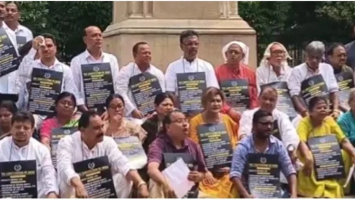 TMC protests in front of Kolkata Assembly