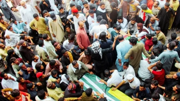 People attacked Pak police in pok. Five killed..