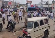Suryapet Congress : సూర్యాపేట కాంగ్రెస్ పార్టీలో వర్గపోరు…రోడ్డుపైన తన్నుకున్న నాయకులు